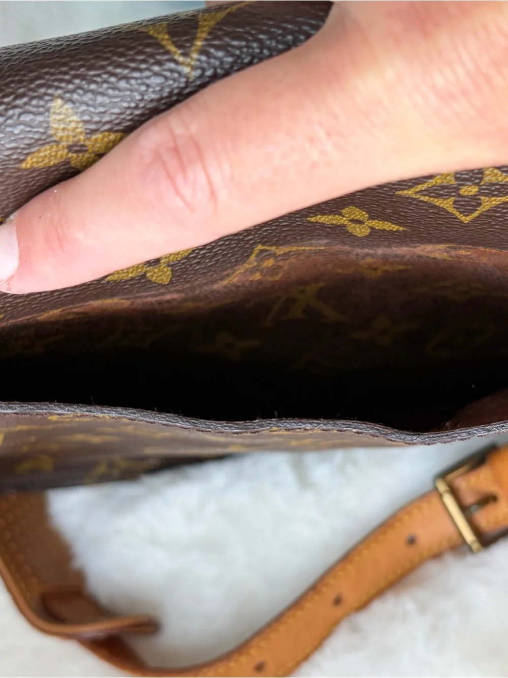 Authentic Louis Vuitton Brown Monogram Saint Cloud GM Crossbody Bag